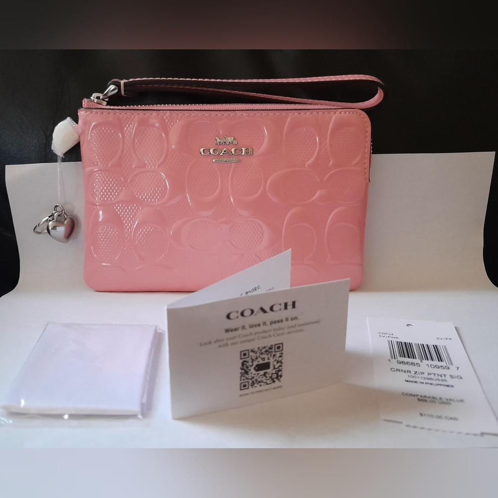 New Coach Wristlet With Detachable Heart Charm & Cleaning Cloth NWT 💕
